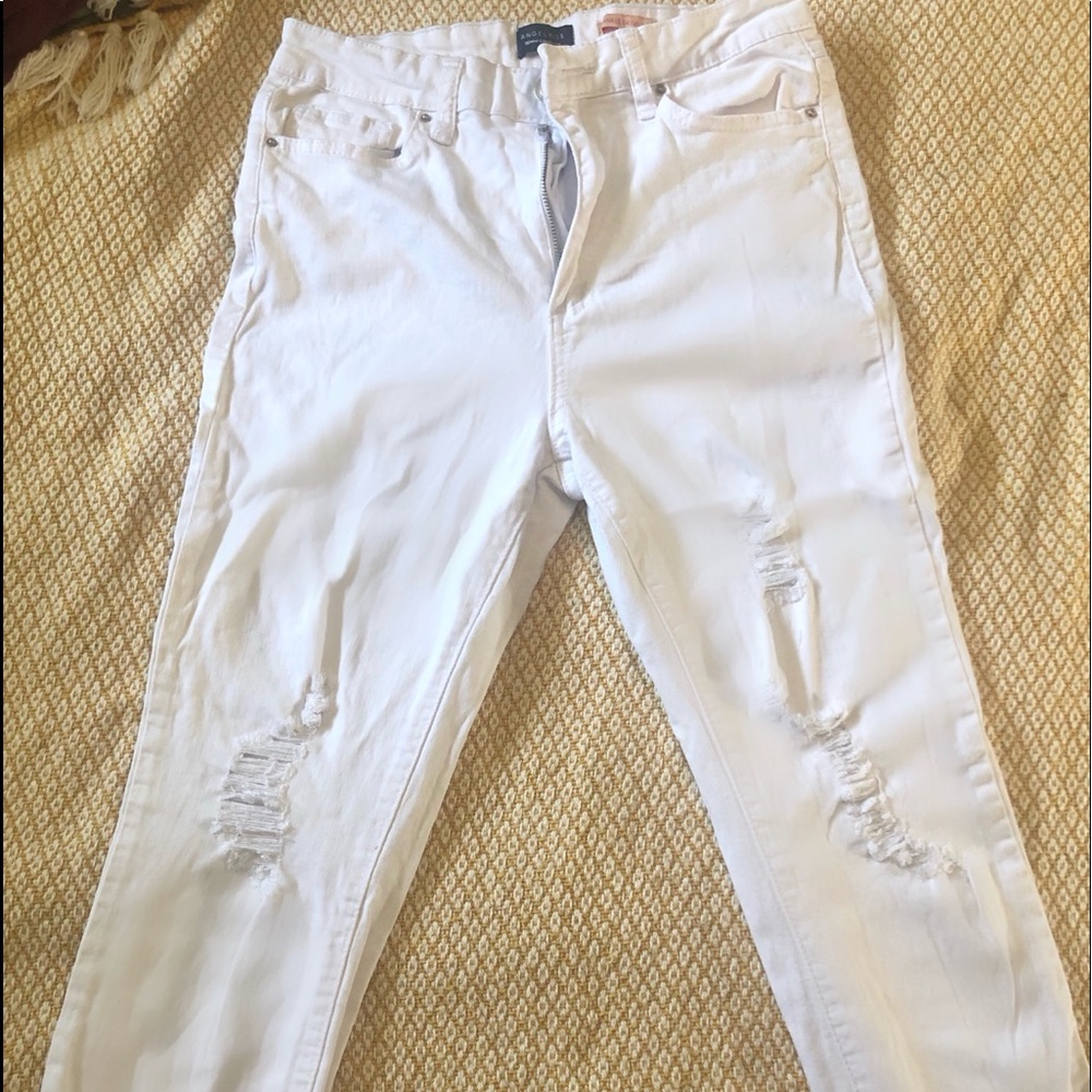 White Denim Jeans; Ripped - Picture 2 of 3